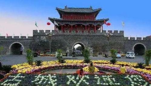 商丘睢阳区古城吃瓜,夏日吃瓜，品味古韵时光