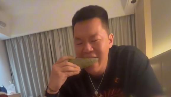 吃瓜最火的视频,全网热议！吃瓜群众热议的火爆视频盘点